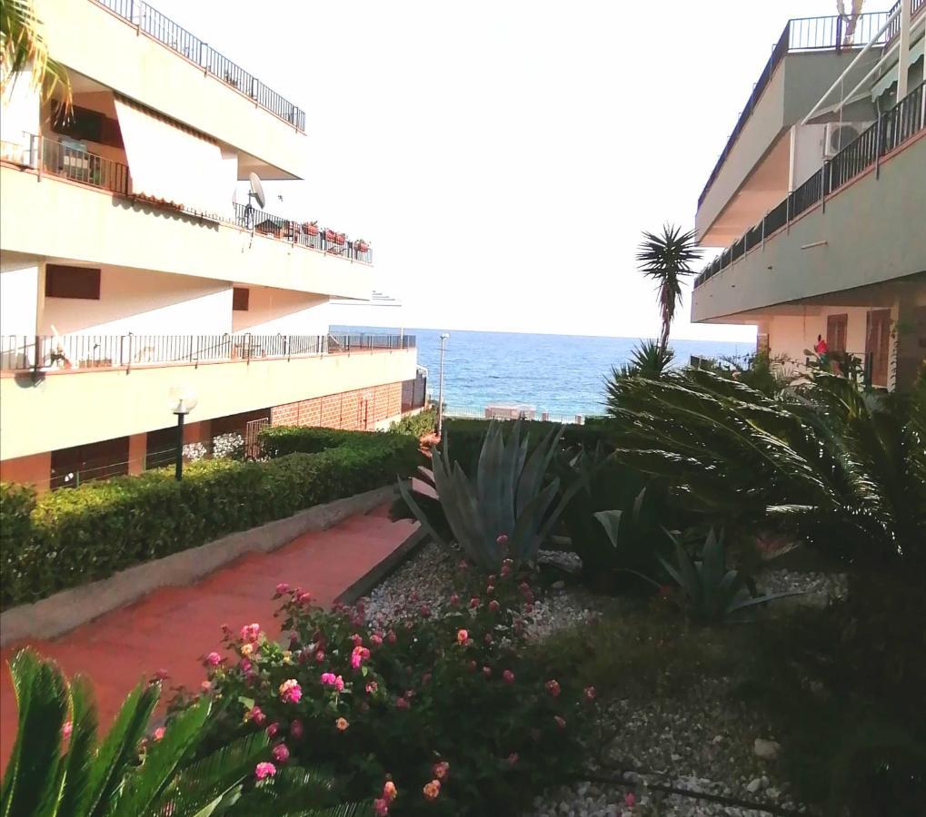 Oltremare Taormina Letojanni Lägenhet Exteriör bild