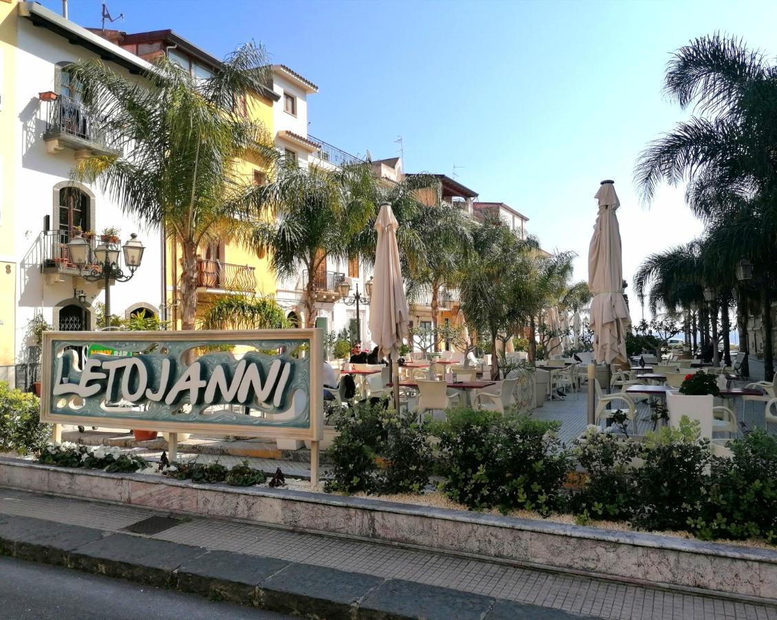 Oltremare Taormina Letojanni Lägenhet Exteriör bild